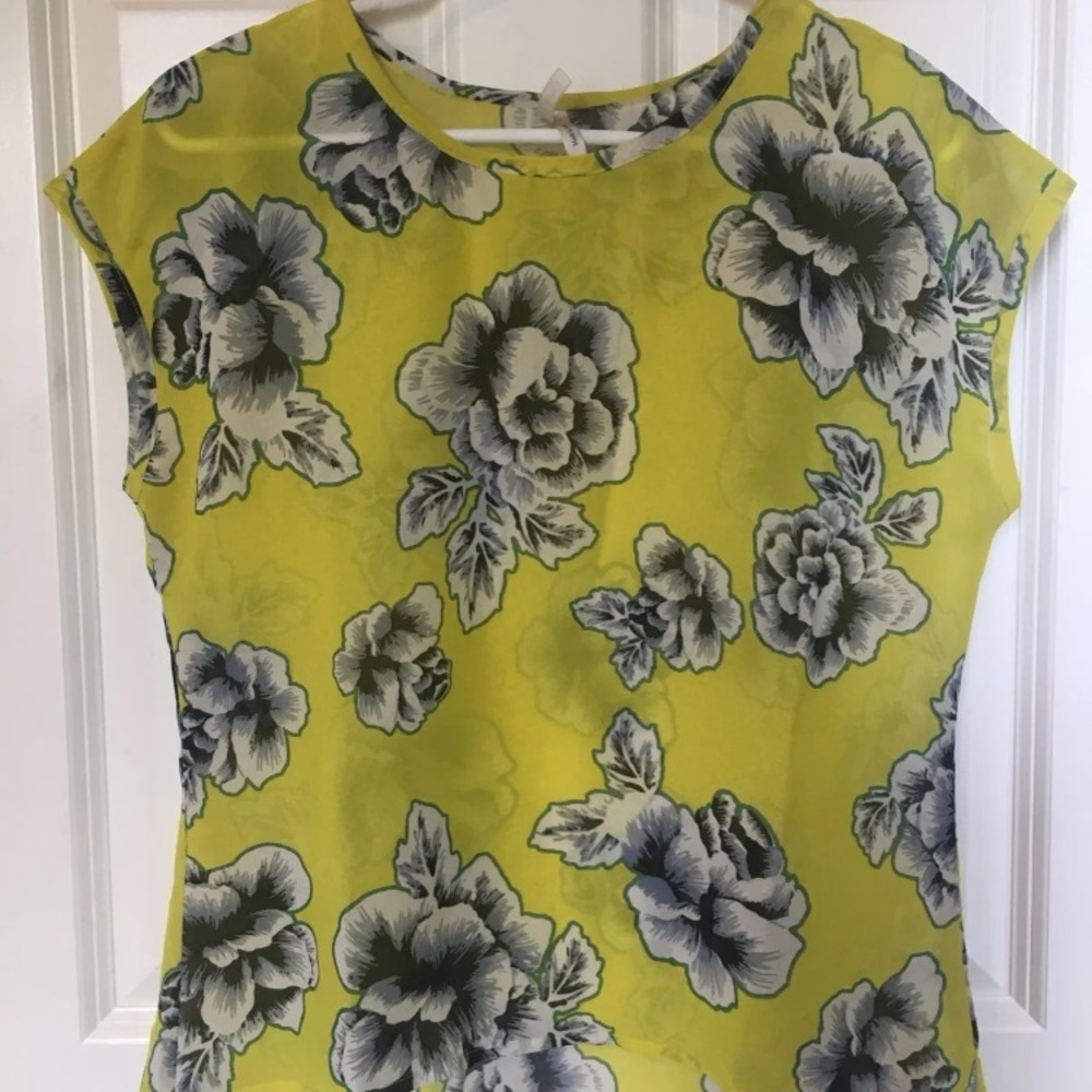 Yellow and gray floral blouse M